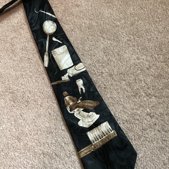 Novelty dentist tie - Picture 3 of 3